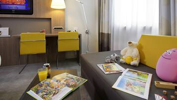 Superior kamer, Meerdere bedden | Een minibar, een kluis op de kamer, een bureau, verduisterende gordijnen