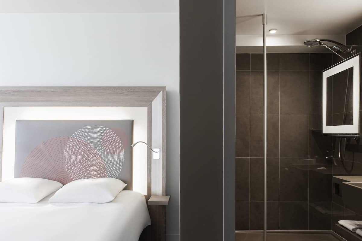 Superior Room, 1 Double Bed | Minibar, in-room safe, desk, blackout drapes