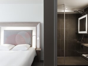 Rom – superior, 1 dobbeltseng | Minibar, safe på rommet, skrivebord og blendingsgardiner