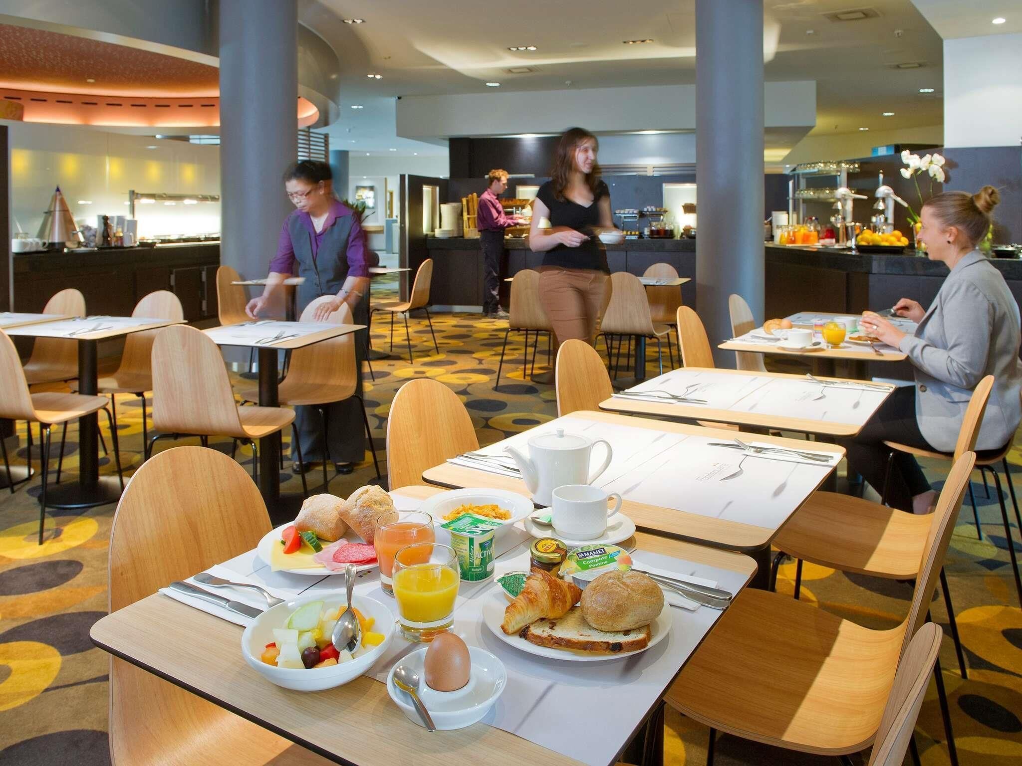 Daily buffet breakfast for a fee