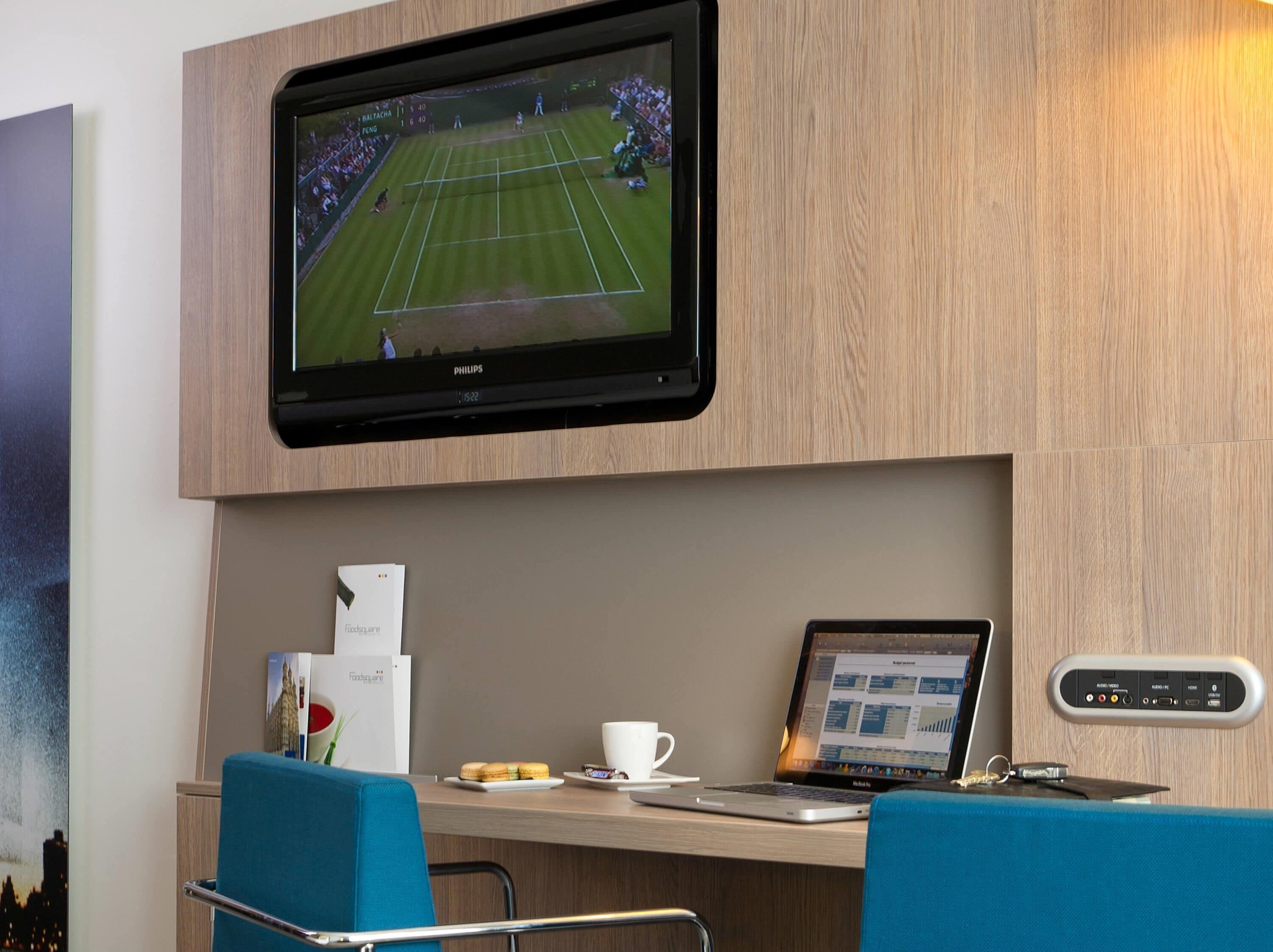 Executive Room, 1 Double Bed | Minibar, in-room safe, desk, blackout drapes