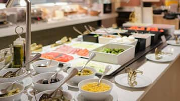 Breakfast, lunch, dinner served; international cuisine