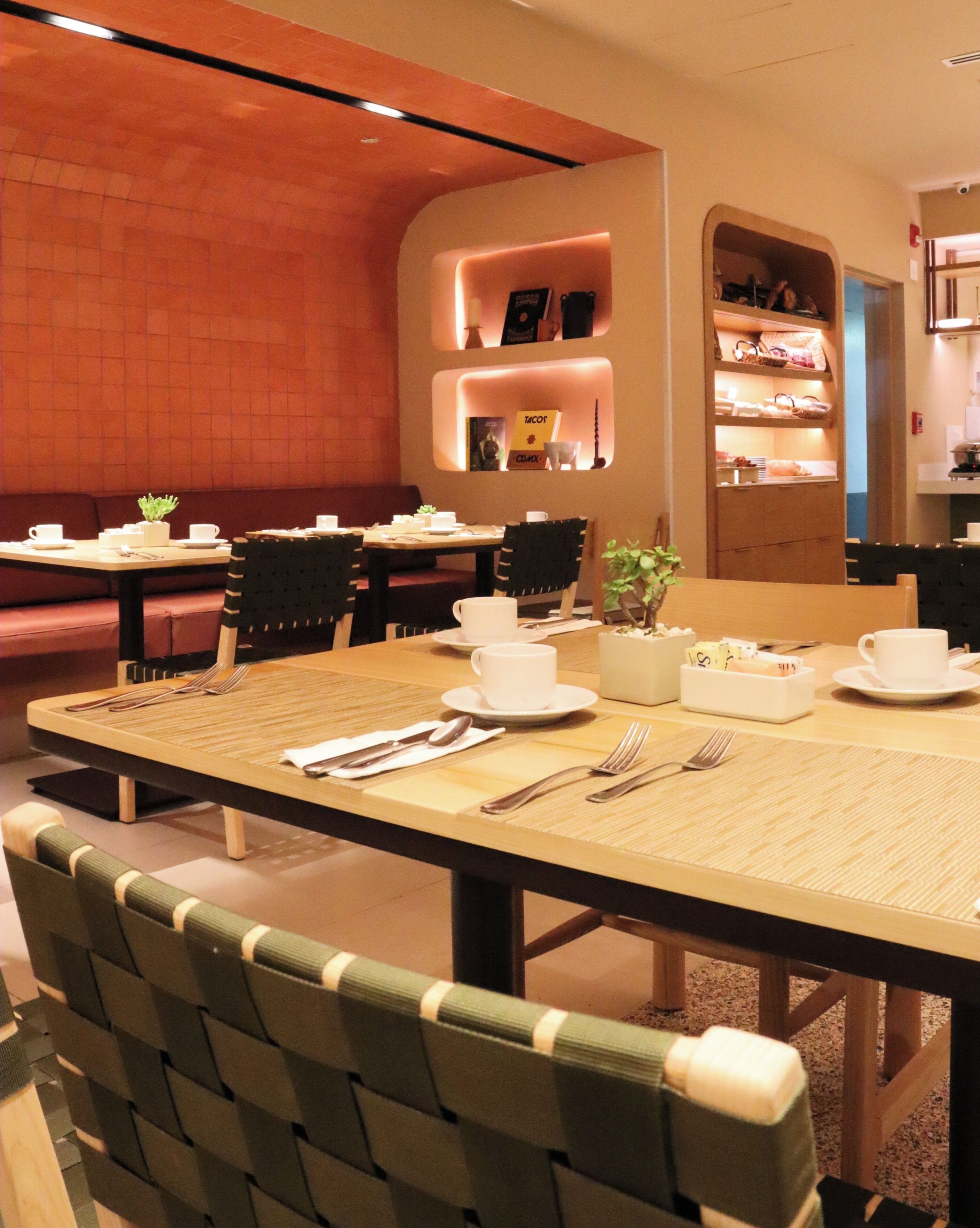 breakfast, lunch, dinner served; international cuisine