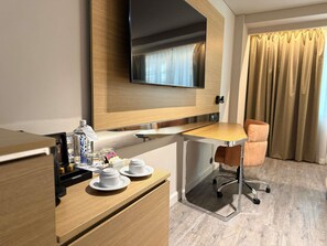 Quarto executivo, 1 cama King | Cofres nos quartos, escrivaninha, cortinas blackout