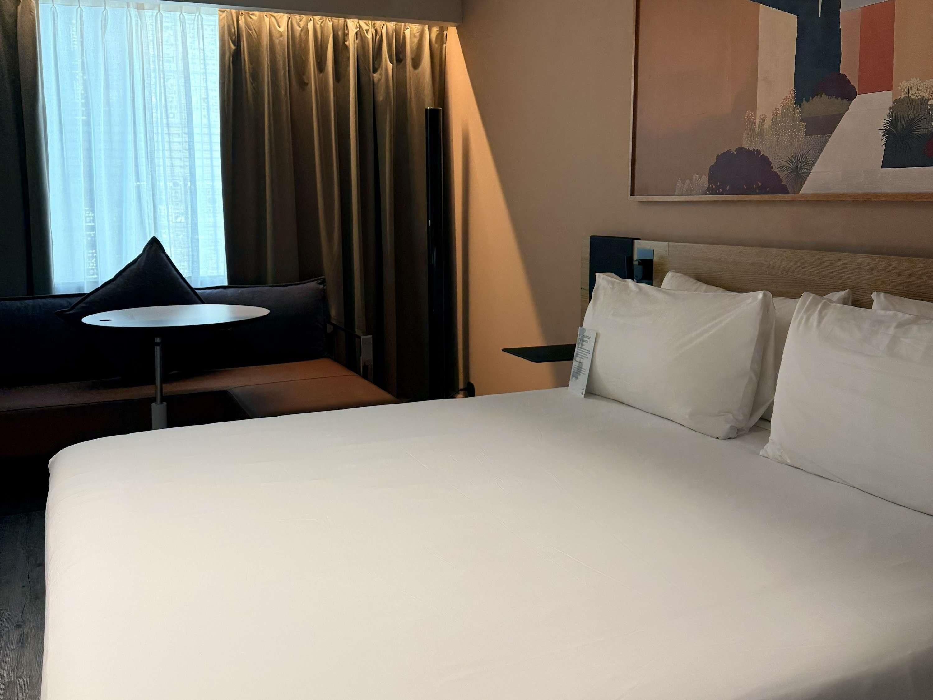 Executive Room, 1 King Bed | In-room safe, desk, blackout drapes, soundproofing