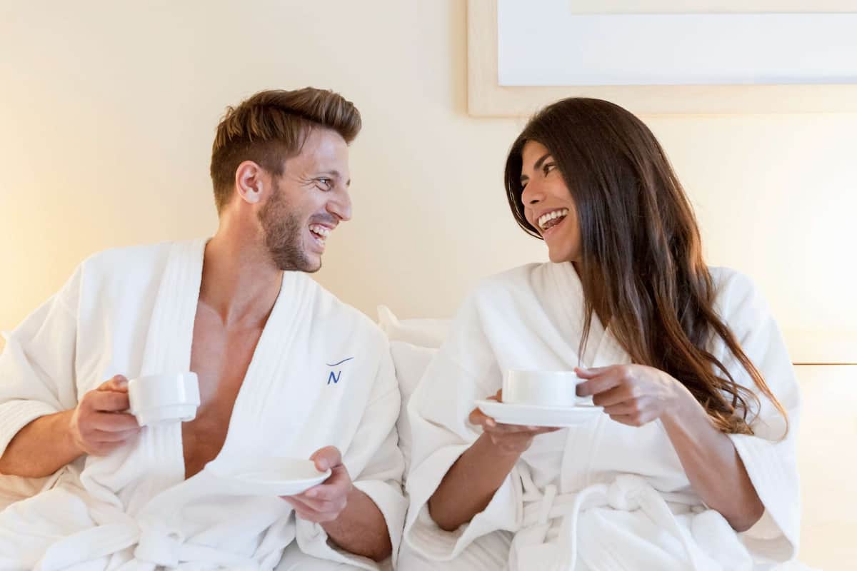 1 phòng ngủ, két bảo mật tại phòng, bàn, màn/rèm cản sáng