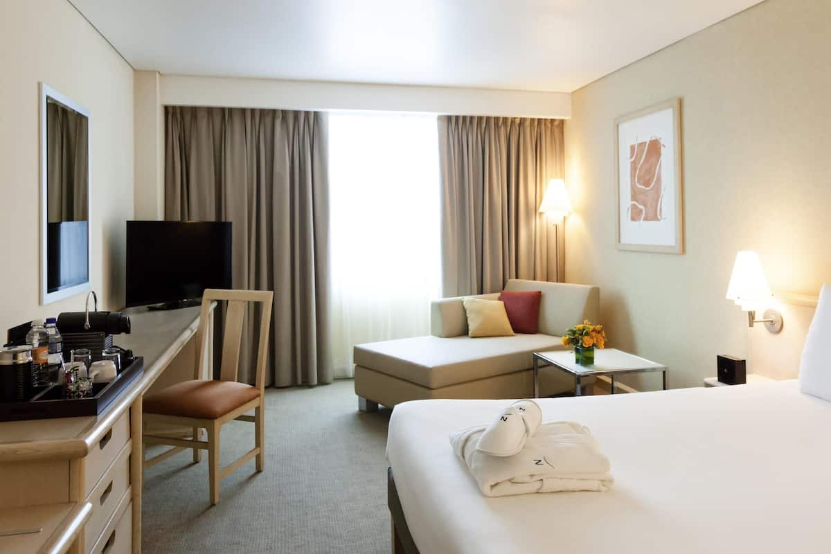Standard Room, 1 King Bed