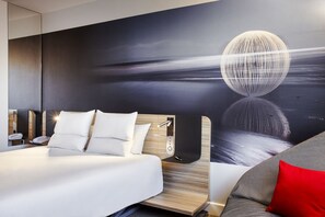 Zimmersafe, Schreibtisch, Verdunkelungsvorhänge, schallisolierte Zimmer