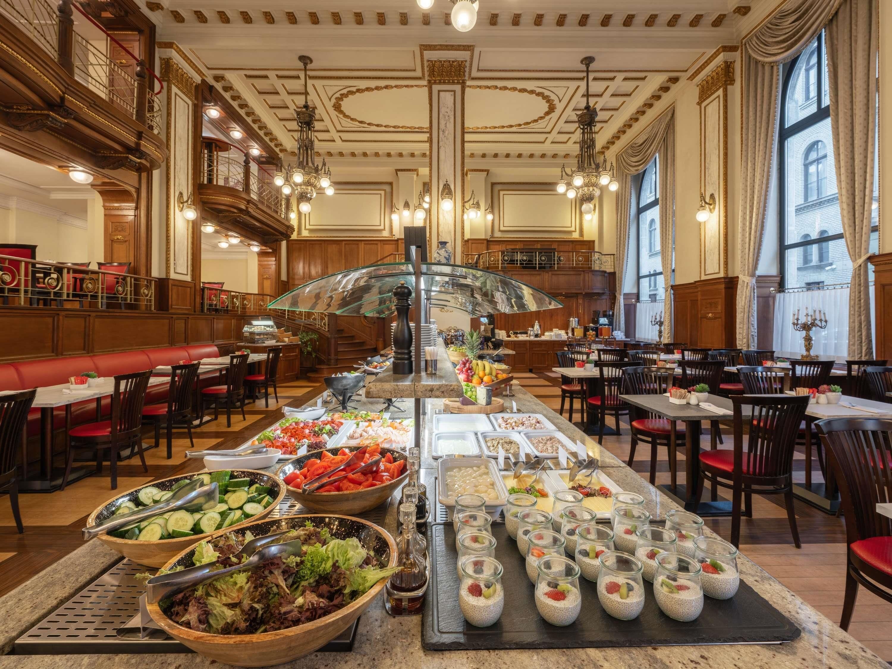 Ze serveren er ontbijt, lunch en diner 