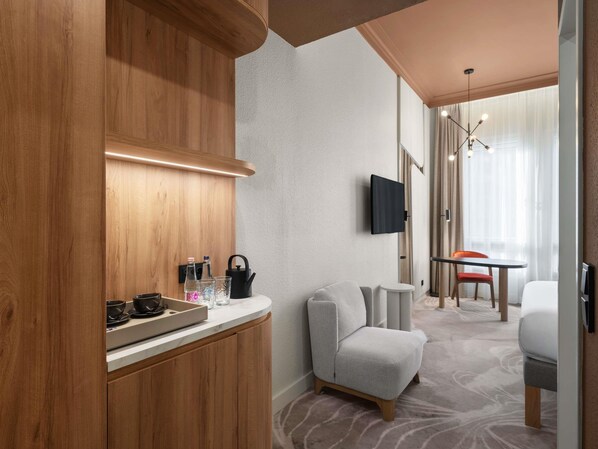 Deluxe Room, 1 Double Bed with Sofa bed | Hypo-allergenic bedding, minibar, in-room safe, desk