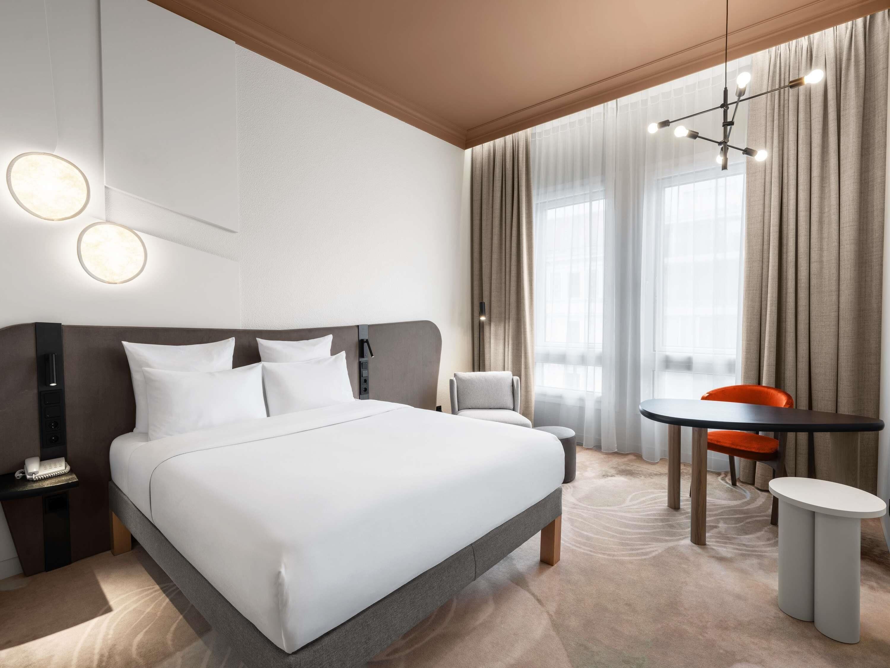 Chambre supérieure, 1 lit double | Literie hypoallergénique, minibar, coffre-fort, bureau