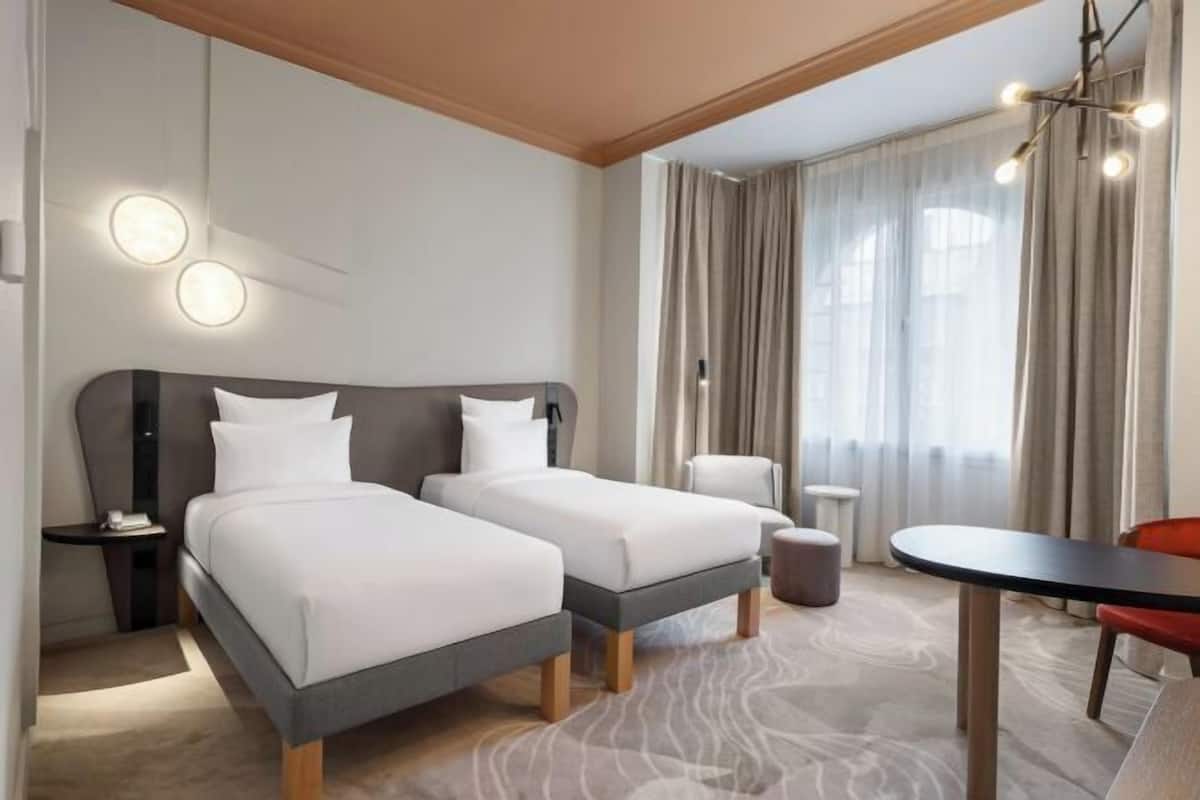 Hypo-allergenic bedding, minibar, in-room safe, desk