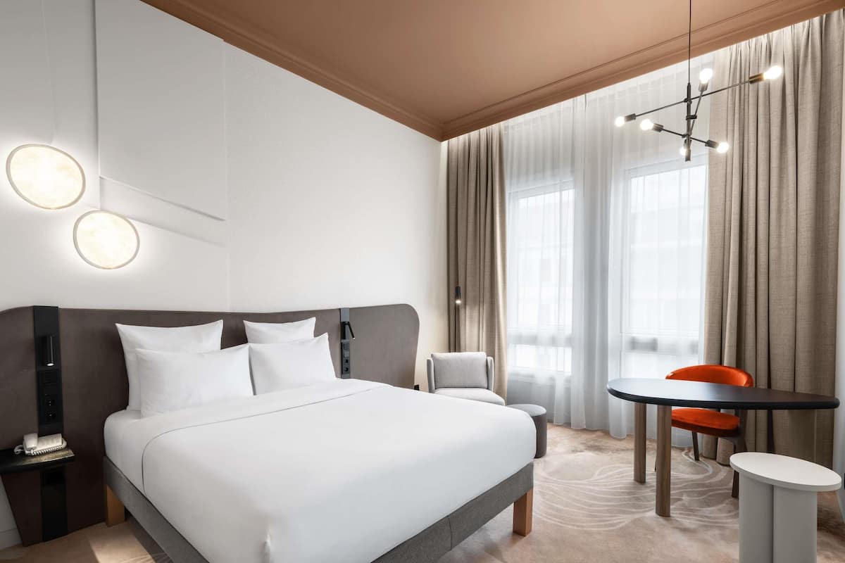 高级房, 1 张双人床 | 防过敏的被褥、迷你吧、客房内保险箱、办公桌