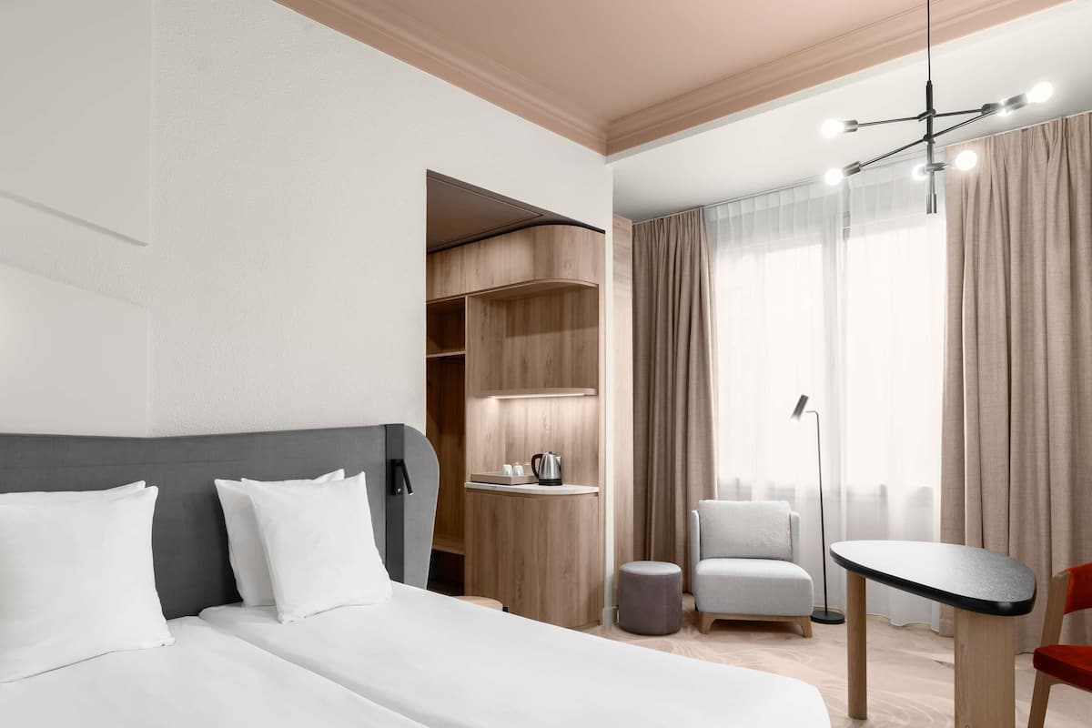 Deluxe Room, 1 Double Bed with Sofa bed | Hypo-allergenic bedding, minibar, in-room safe, desk