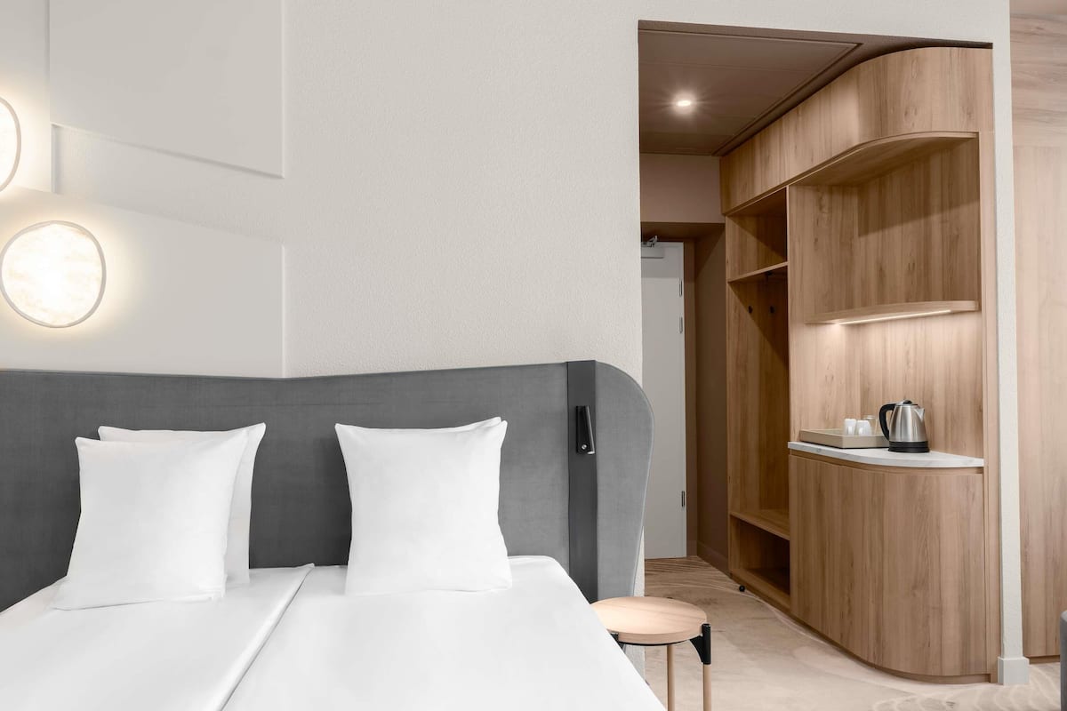 Deluxe Room, 1 Double Bed with Sofa bed | Hypo-allergenic bedding, minibar, in-room safe, desk