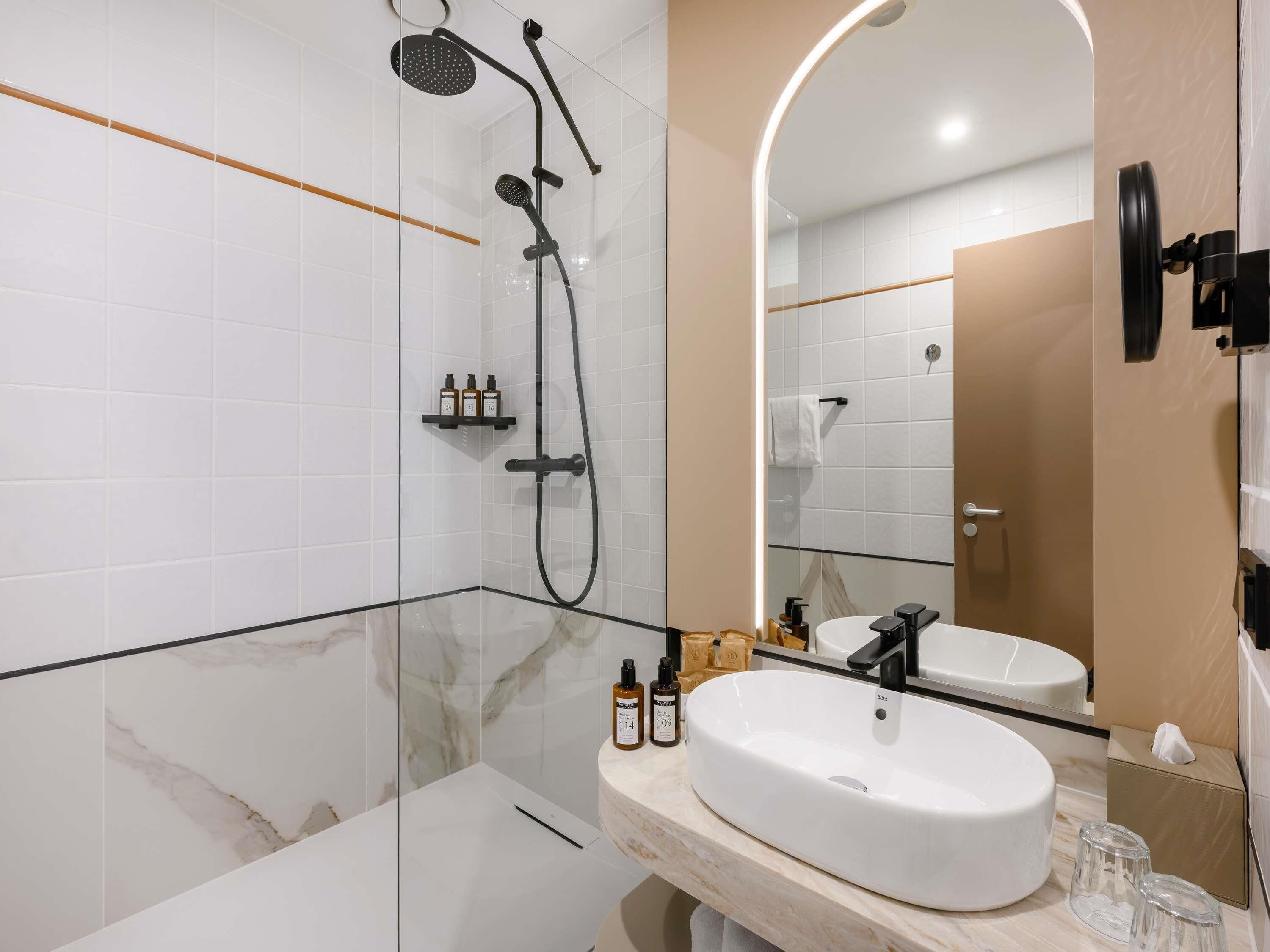 superior room, 1 double bed | hypo-allergenic bedding, minibar, in-room safe, desk