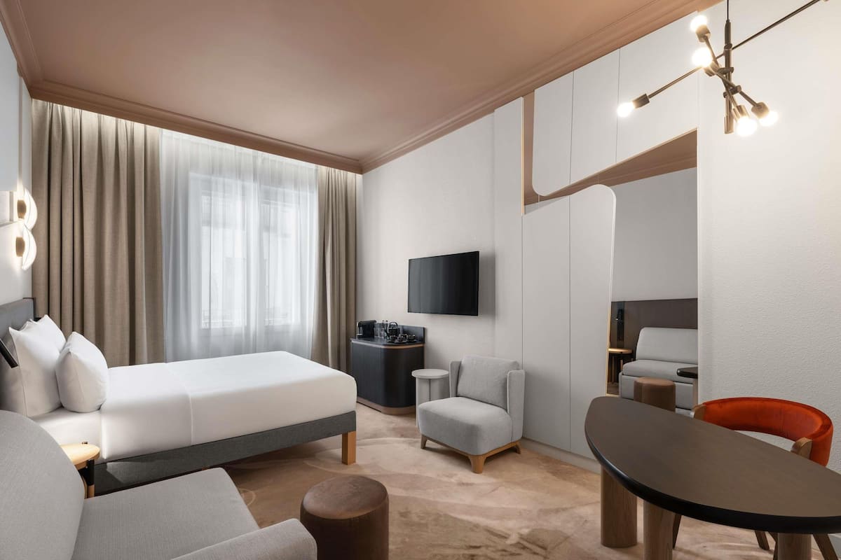 华丽客房, 1 张双人床和 1 张沙发床 | 防过敏的被褥、迷你吧、客房内保险箱、办公桌