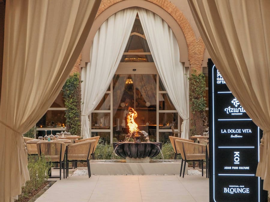 2 restaurants, breakfast, lunch, dinner served; international cuisine