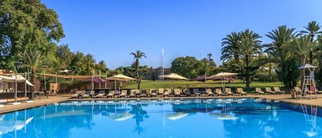 2 outdoor pools, pool umbrellas, sun loungers