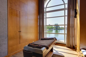Couples treatment rooms, hot tub, steam room, Turkish bath
