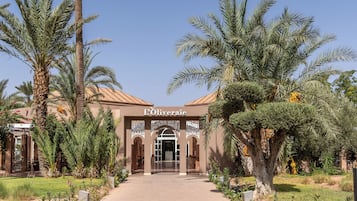 2 restaurants, spécialités Cuisine internationale