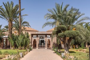 2 ristoranti, aperti a colazione e a pranzo, cucina internazionale