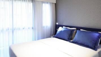 1 chambre, minibar, coffres-forts dans les chambres, bureau