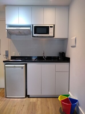 Appartement Supérieur (2 adults and 2 children) | Coin cuisine privé | Micro-ondes, plaque de cuisson