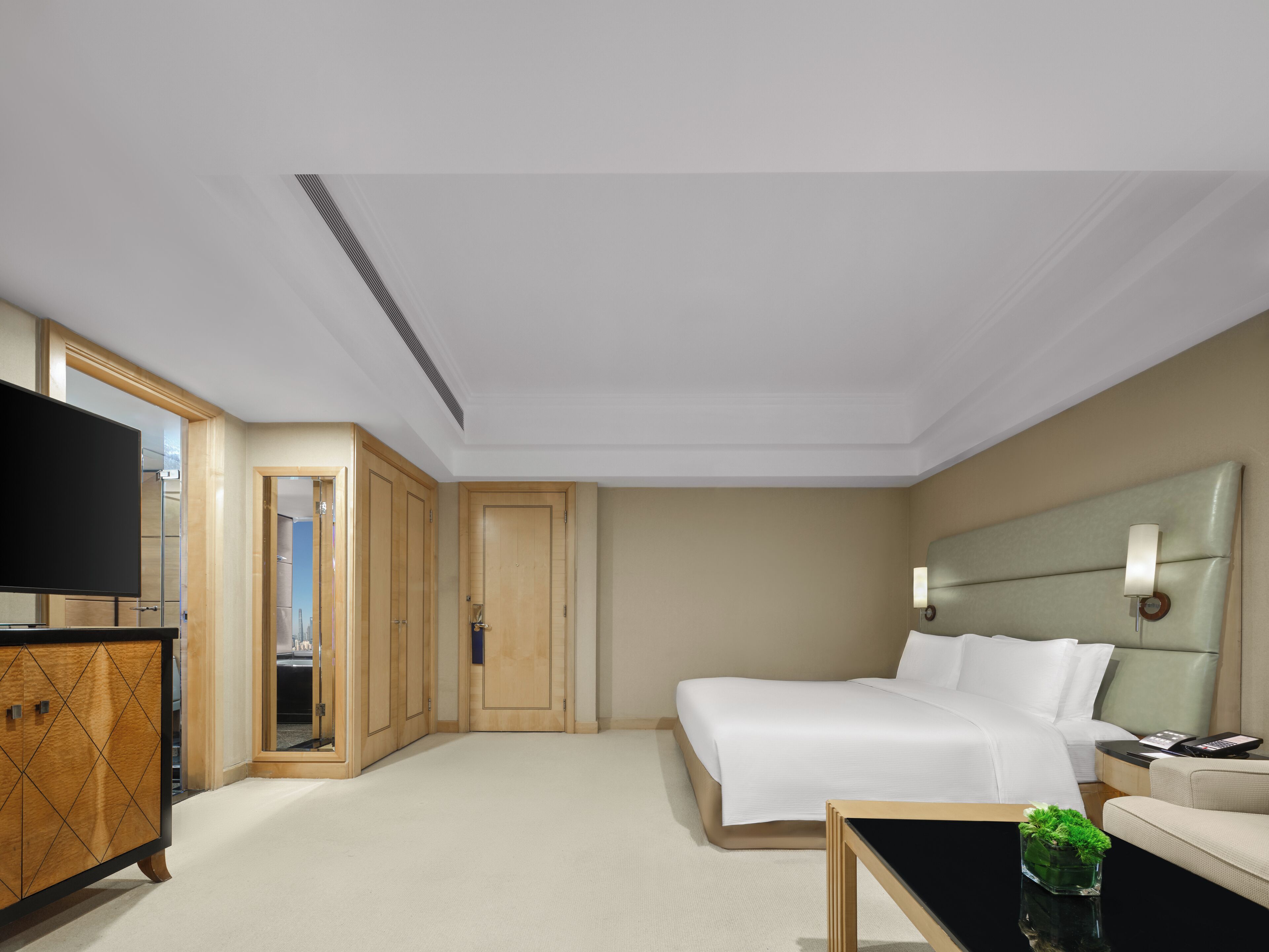 King, Deluxe Room | Premium bedding, in-room safe, desk, blackout curtains