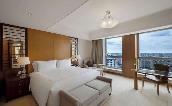 Premium bedding, in-room safe, desk, blackout drapes