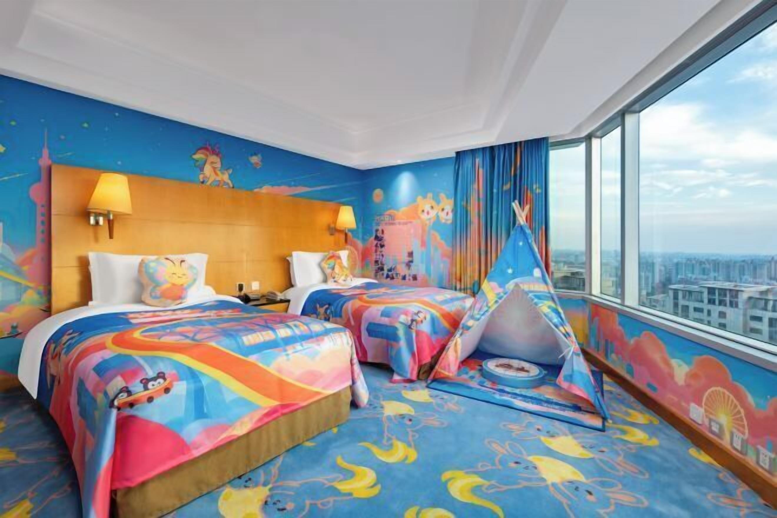 Premium bedding, in-room safe, desk, blackout drapes