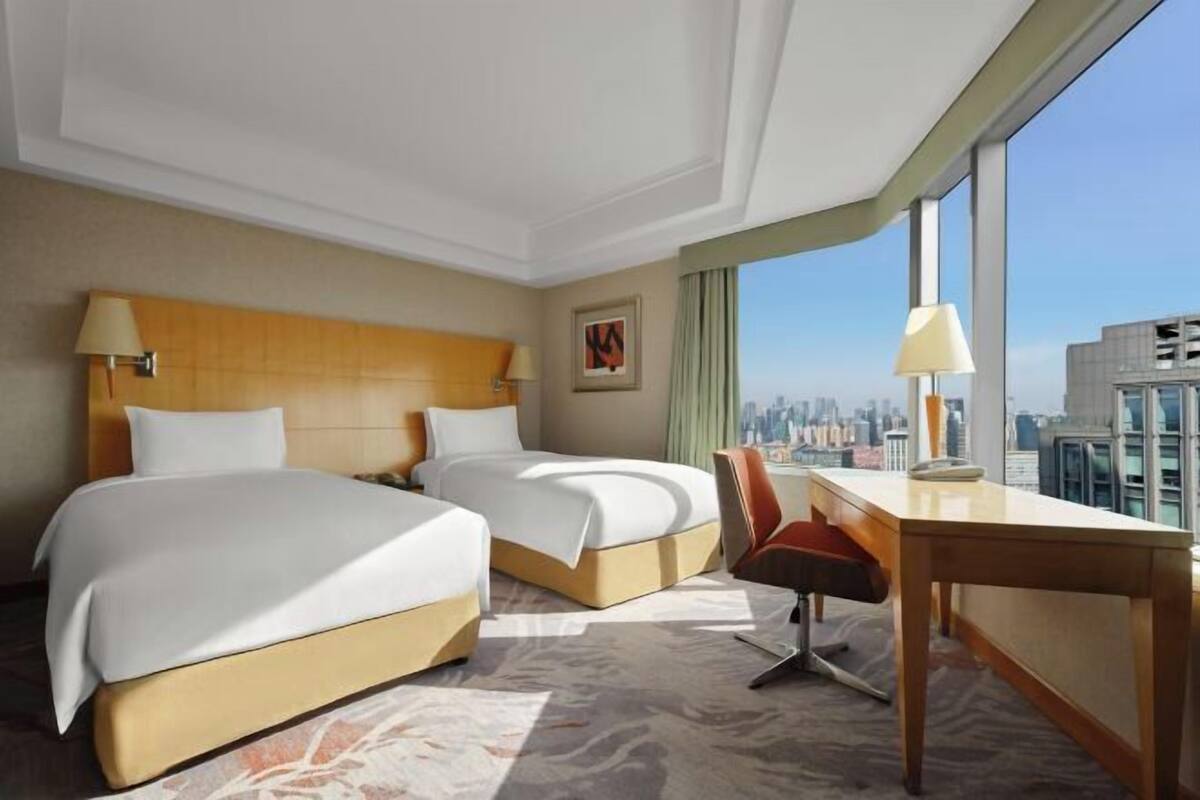 Premium bedding, in-room safe, desk, blackout curtains