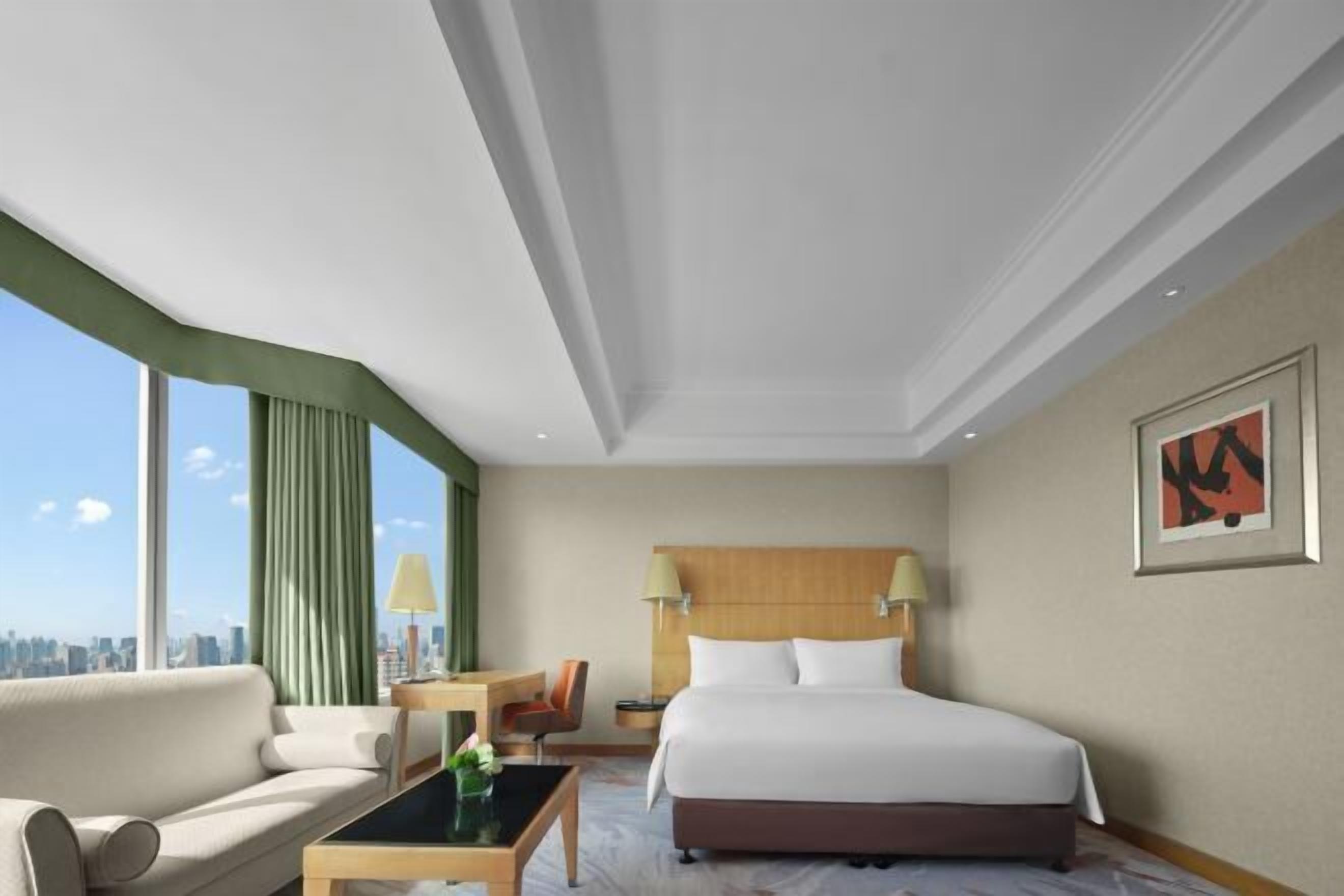 Sängtillbehör av högsta kvalitet och värdeförvaringsskåp på rummet