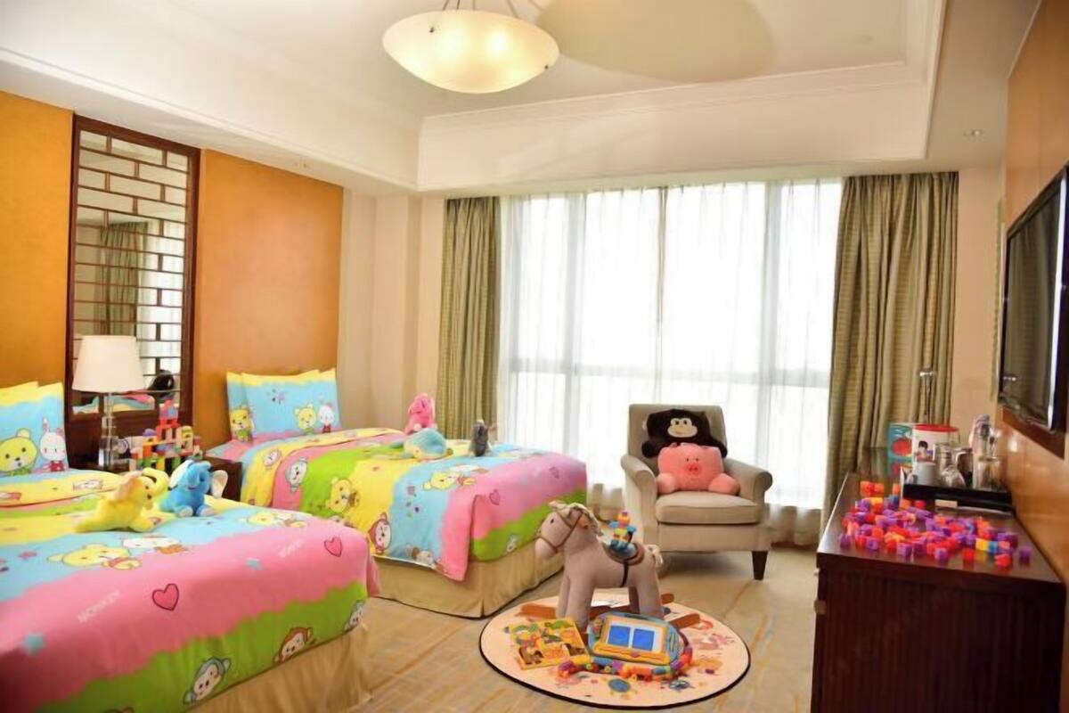 Premium bedding, in-room safe, desk, blackout curtains