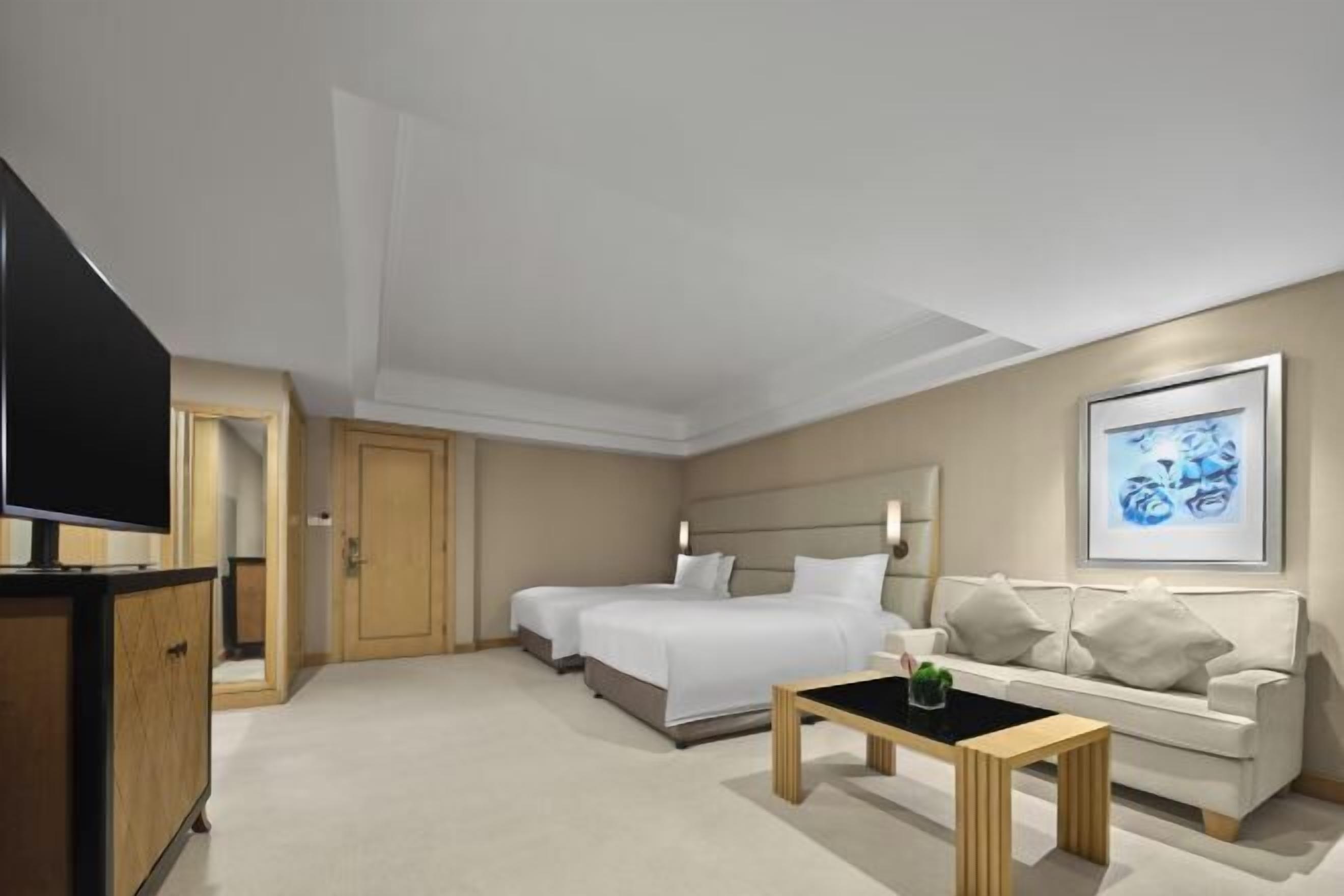 Sängtillbehör av högsta kvalitet och värdeförvaringsskåp på rummet