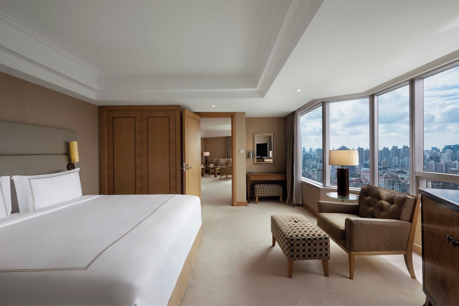 Premium bedding, in-room safe, desk, blackout drapes