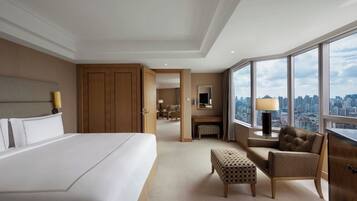 Premium bedding, in-room safe, desk, blackout drapes