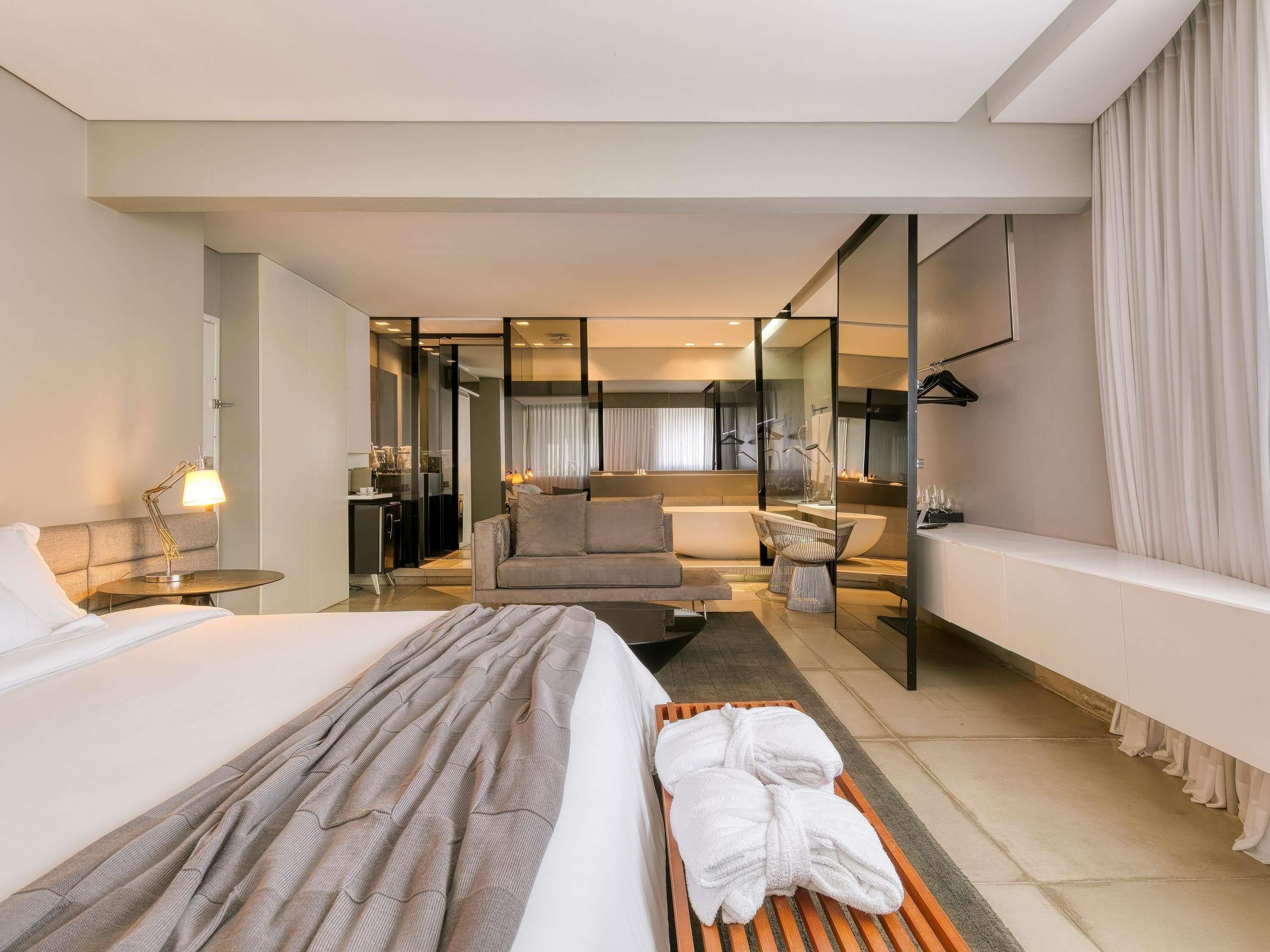 Suíte júnior, 1 cama King | Frigobar, cofres nos quartos, escrivaninha