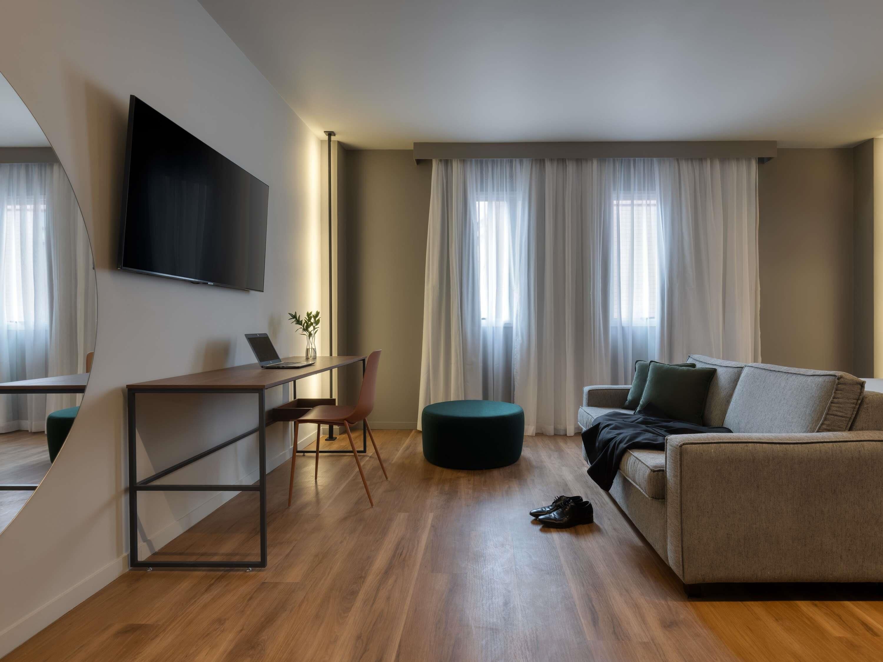 Superior Room, 1 Queen Bed | Minibar, in-room safe, desk, blackout drapes