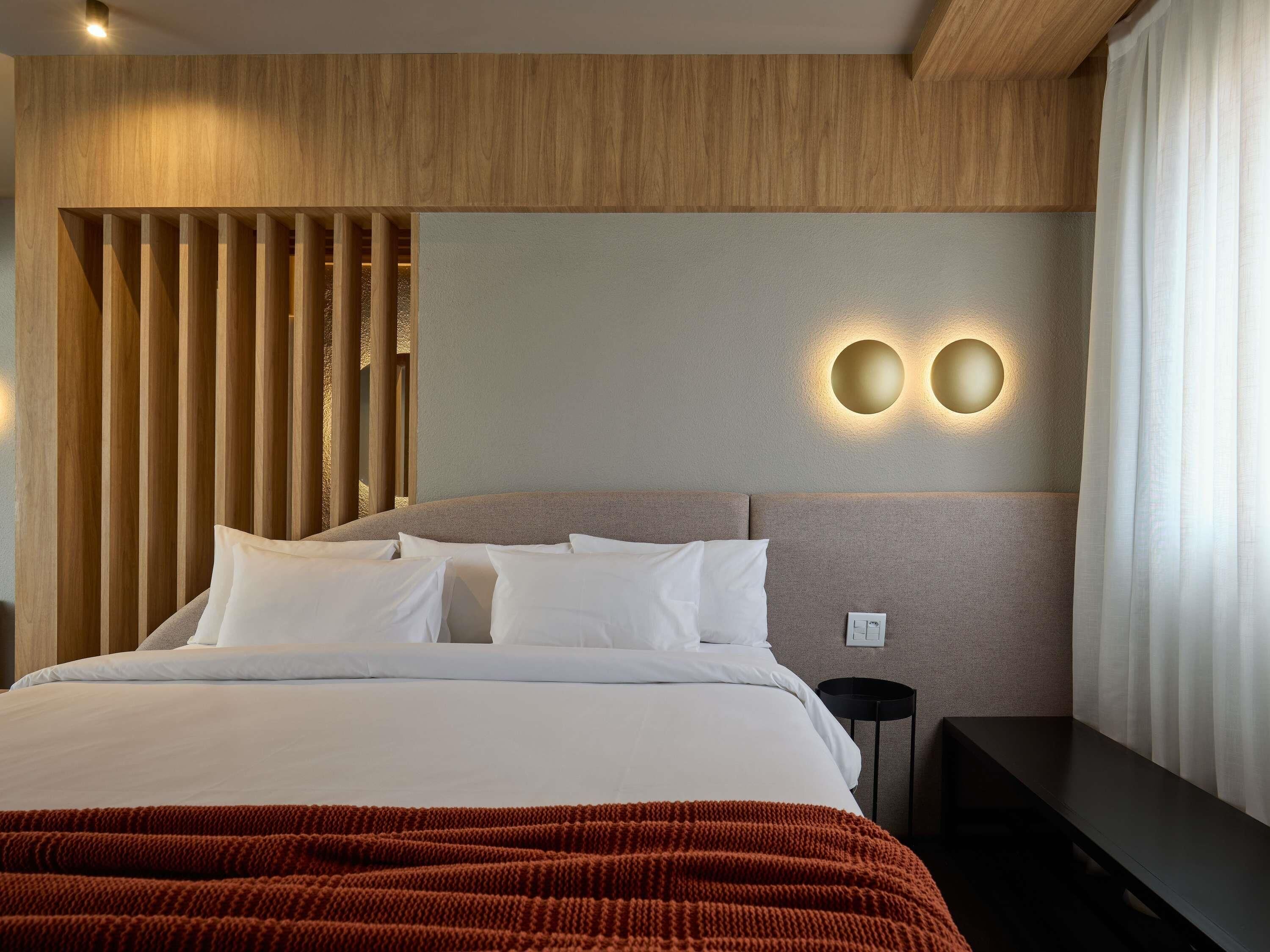 Executive Suite, 1 King Bed | Minibar, in-room safe, desk, blackout drapes