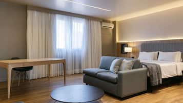 Premium Room, 1 Queen Bed | Minibar, in-room safe, desk, blackout drapes