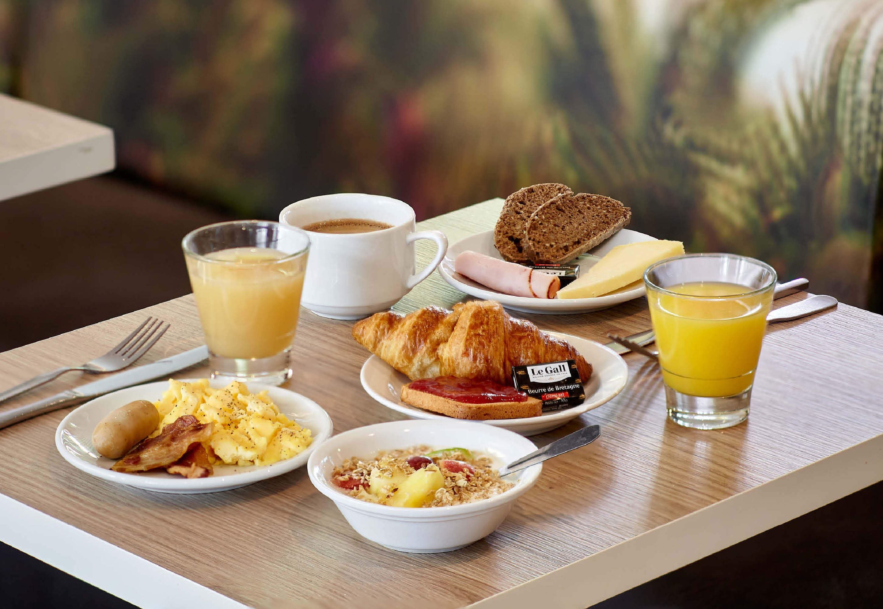 daily buffet breakfast (eur 18.50 per person)