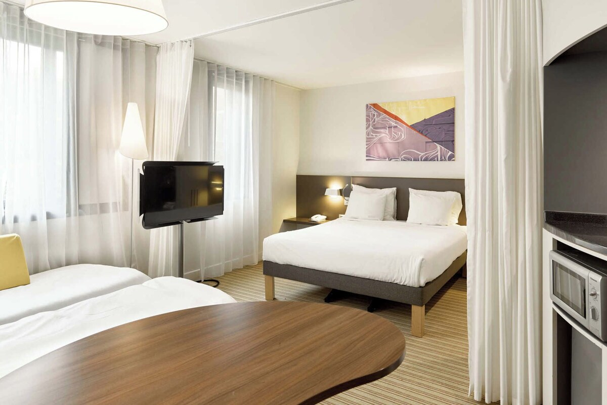 Minibar, desk, laptop workspace, blackout drapes