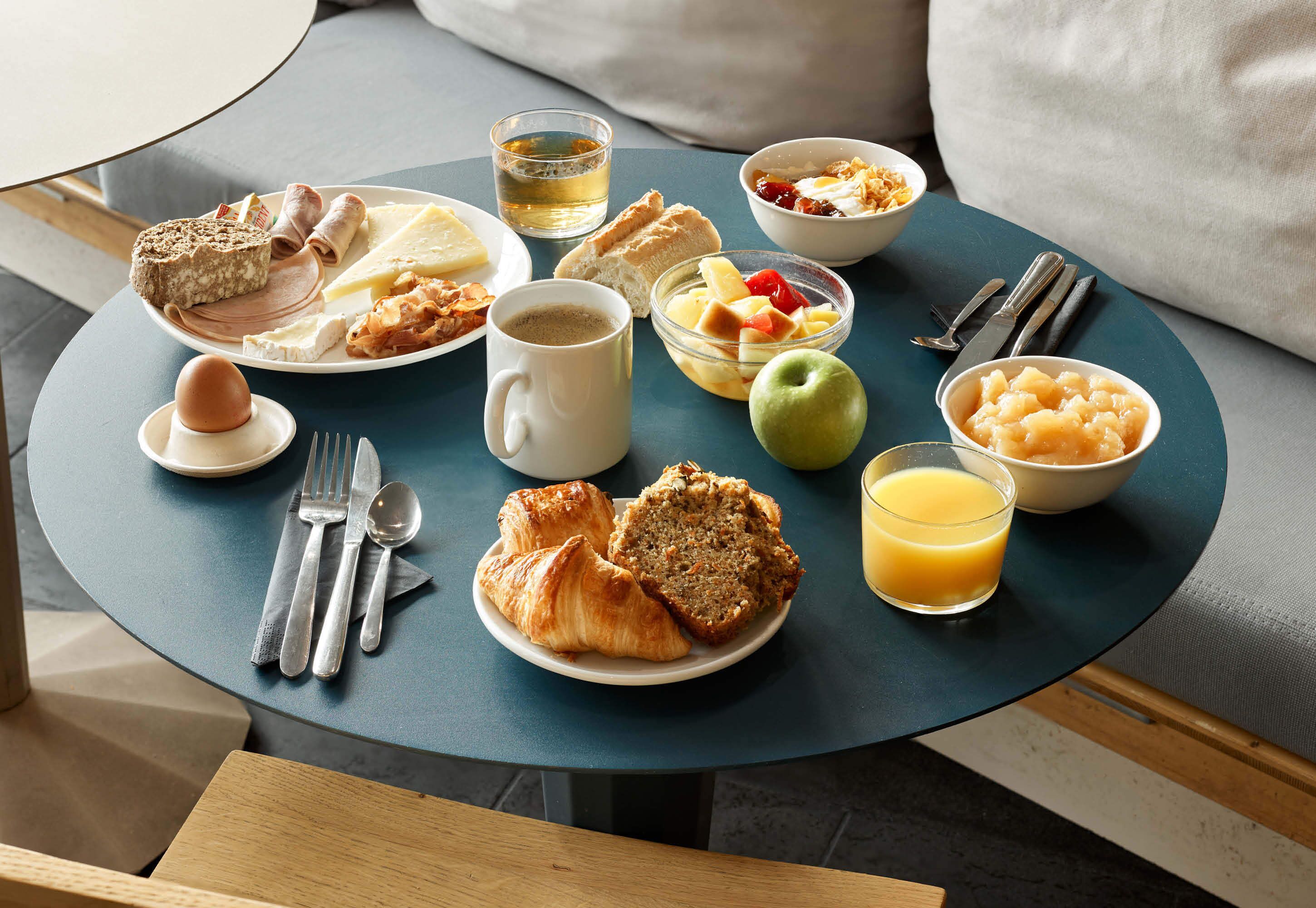 daily buffet breakfast (eur 18.50 per person)