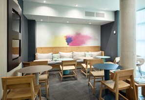 Lobby sitting area - B&B HOTEL Paris Grand Roissy CDG Aéroport (Roissy-en-France)