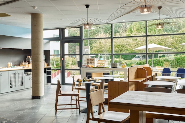 Colazione a buffet, servita tutte le mattine (18.50 EUR a persona)