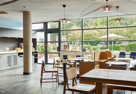 Daily buffet breakfast for a fee. B&B HOTEL Paris Grand Roissy CDG Aéroport