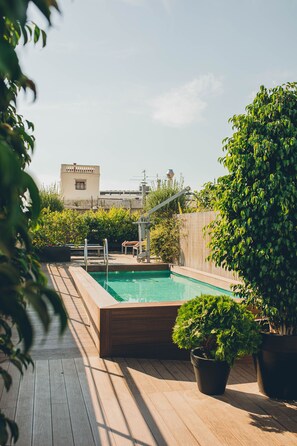 2 piscines extérieures, chaises longues