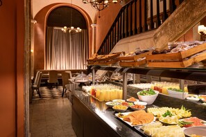 Daily buffet breakfast (EUR 20 per person)