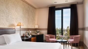 Deluxe Room | Premium bedding, minibar, in-room safe, desk